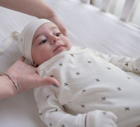 Tickle Tickle - Pack of Desert Spiky Organic Mittens and Knotted hat set- Newborn-6 Months