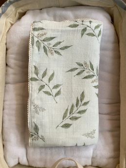 Trunkbox Baby - Green Leaves Laced Swaddle