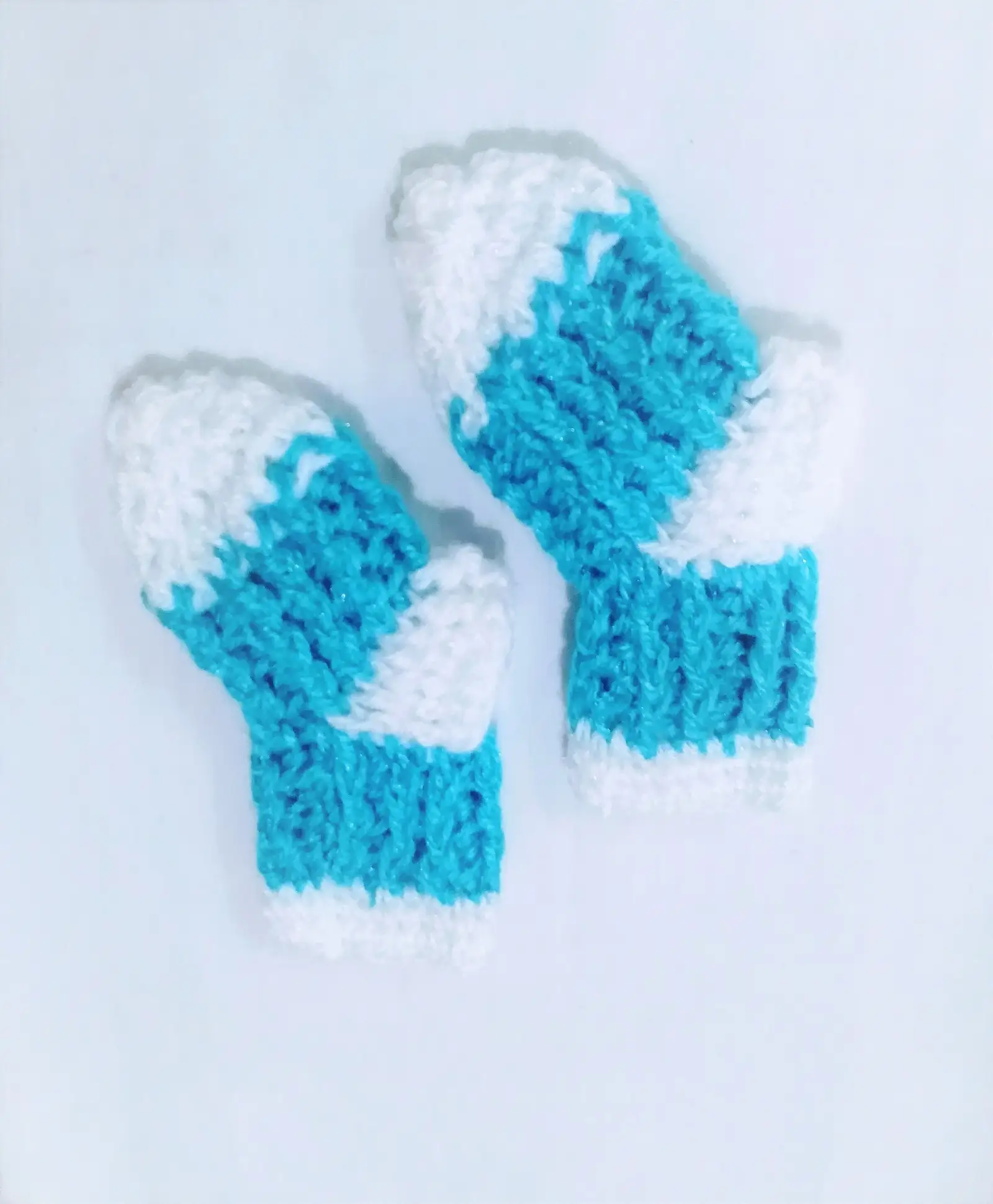 Dual Shaded Socks Blue & White