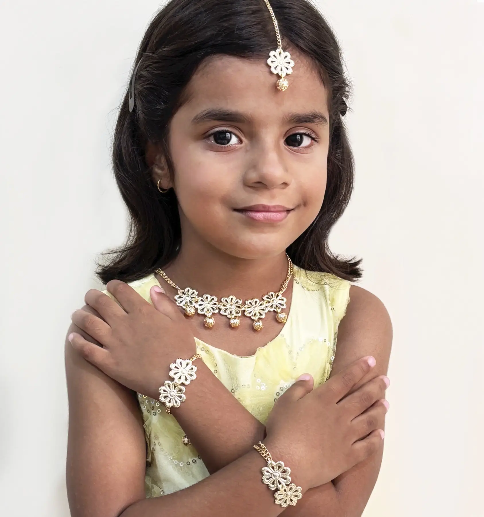 Sunehri Filigree Floral Necklace, 2 Bracelets & Maang Teeka Set - Golden