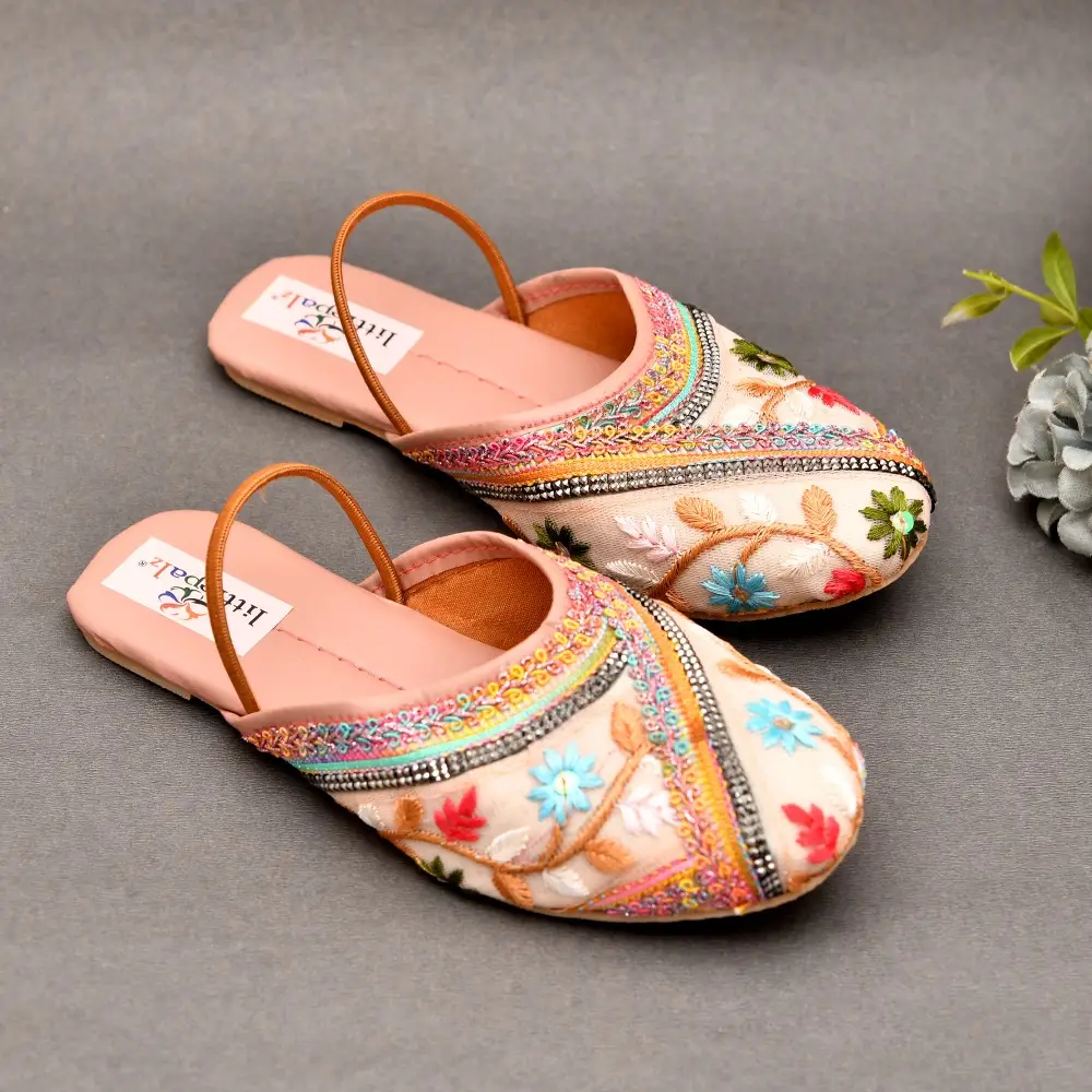Floral Embroidered Mojaris - Peach