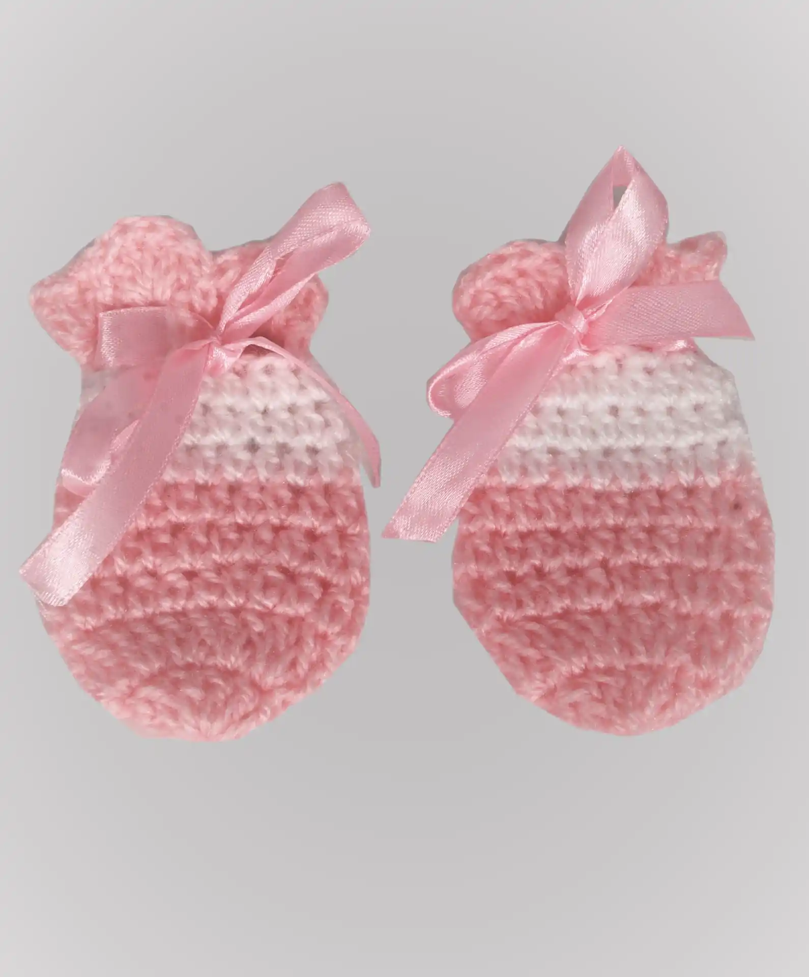 Mittens with satin ribbon