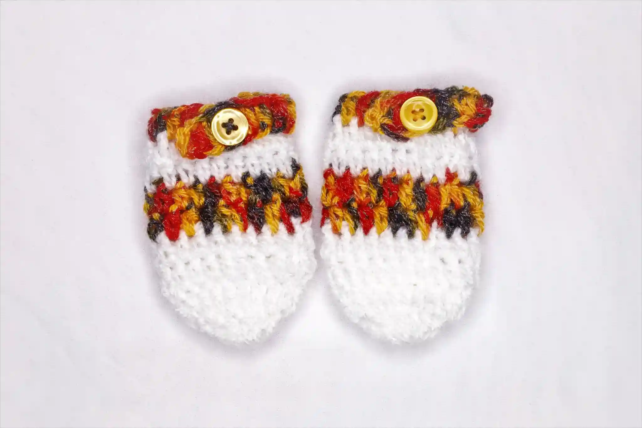 Striped Mittens White & dark multicolour