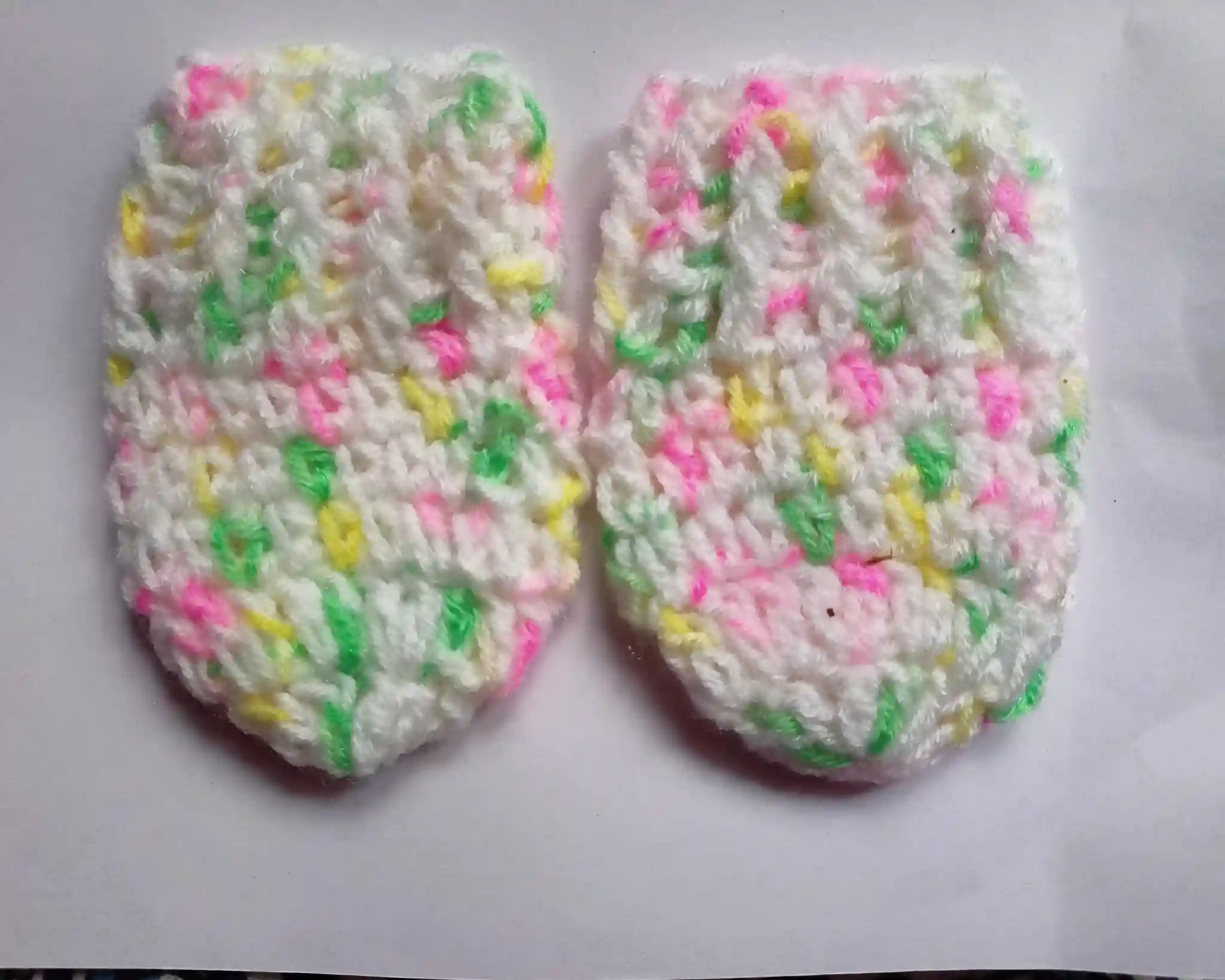 Mittens in abstract print